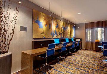 Courtyard By Marriott Madison East Hotel Exterior photo