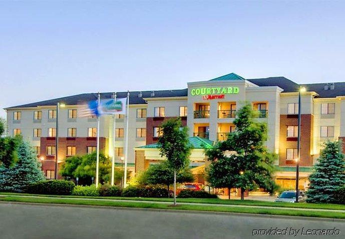 Courtyard By Marriott Madison East Hotel Exterior photo